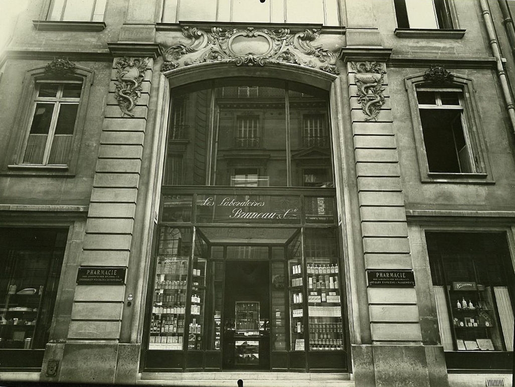 Photo archive des laboratoires Bureau à Paris