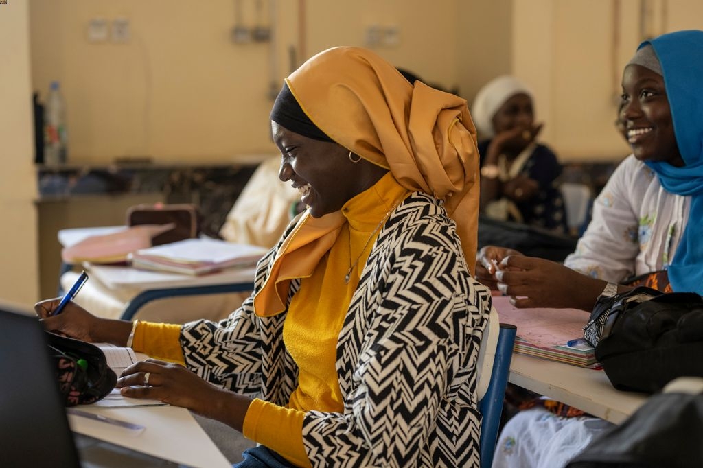 Les étudiants apprennent également comment les médecins et les infirmières utilisent le générateur de dialyse en classe.