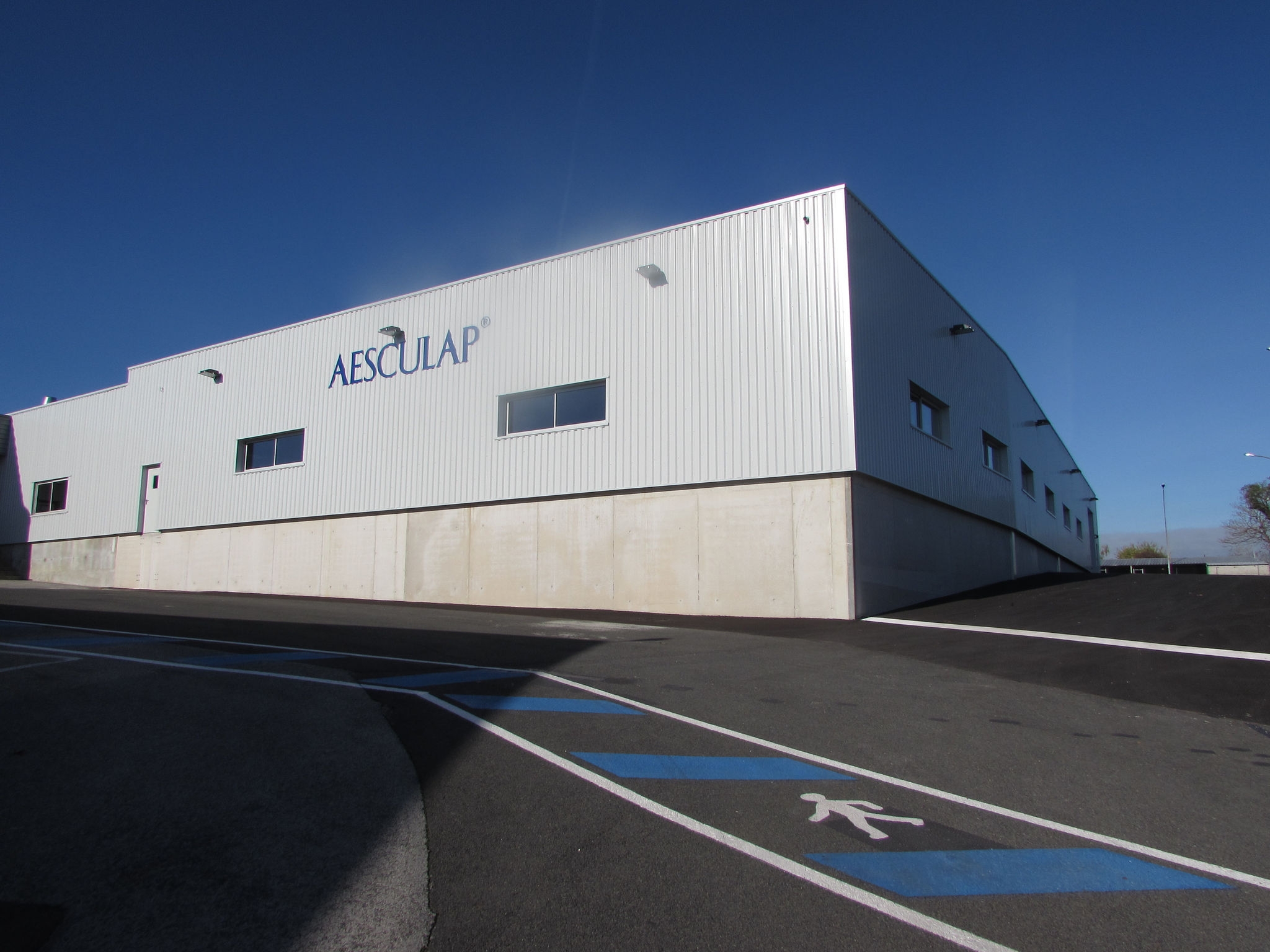 Photo de la façade extension Aesculap à Chaumont